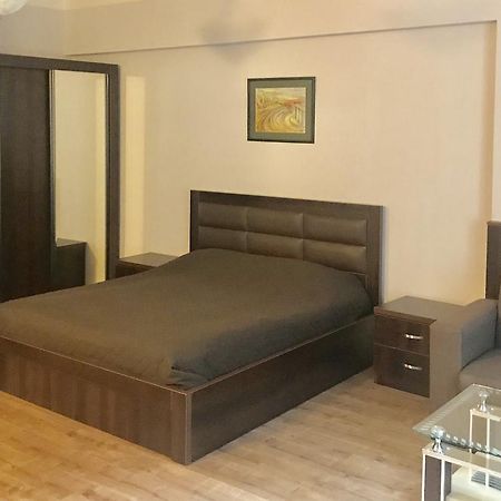 Solo Lucky Appartement Tbilisi Buitenkant foto
