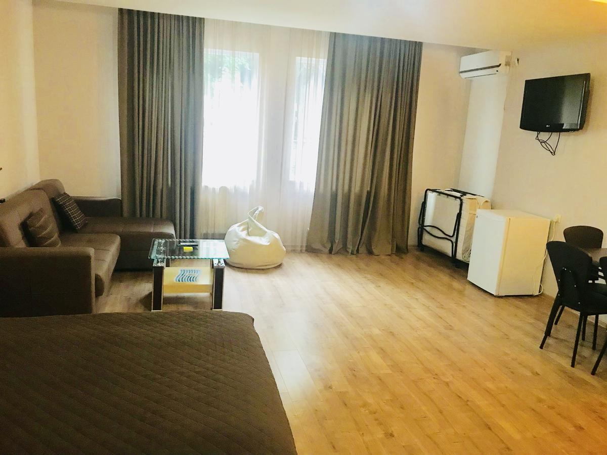 Solo Lucky Appartement Tbilisi Buitenkant foto